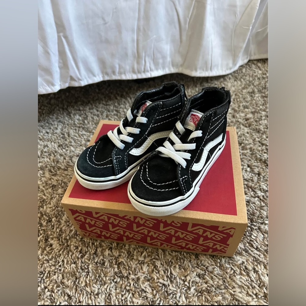 Toddler Sk8-Hi Zip Vans